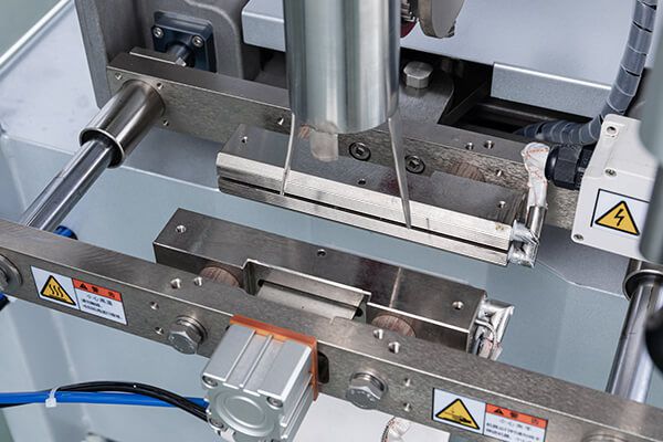 Horizontal sealing system